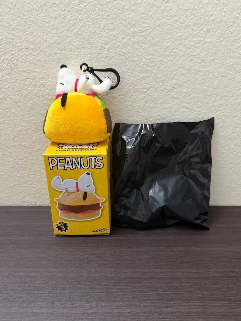 Peanuts x Super7 Snoopy Food Wave 3 Blind Box Plush Bag Clip - Taco